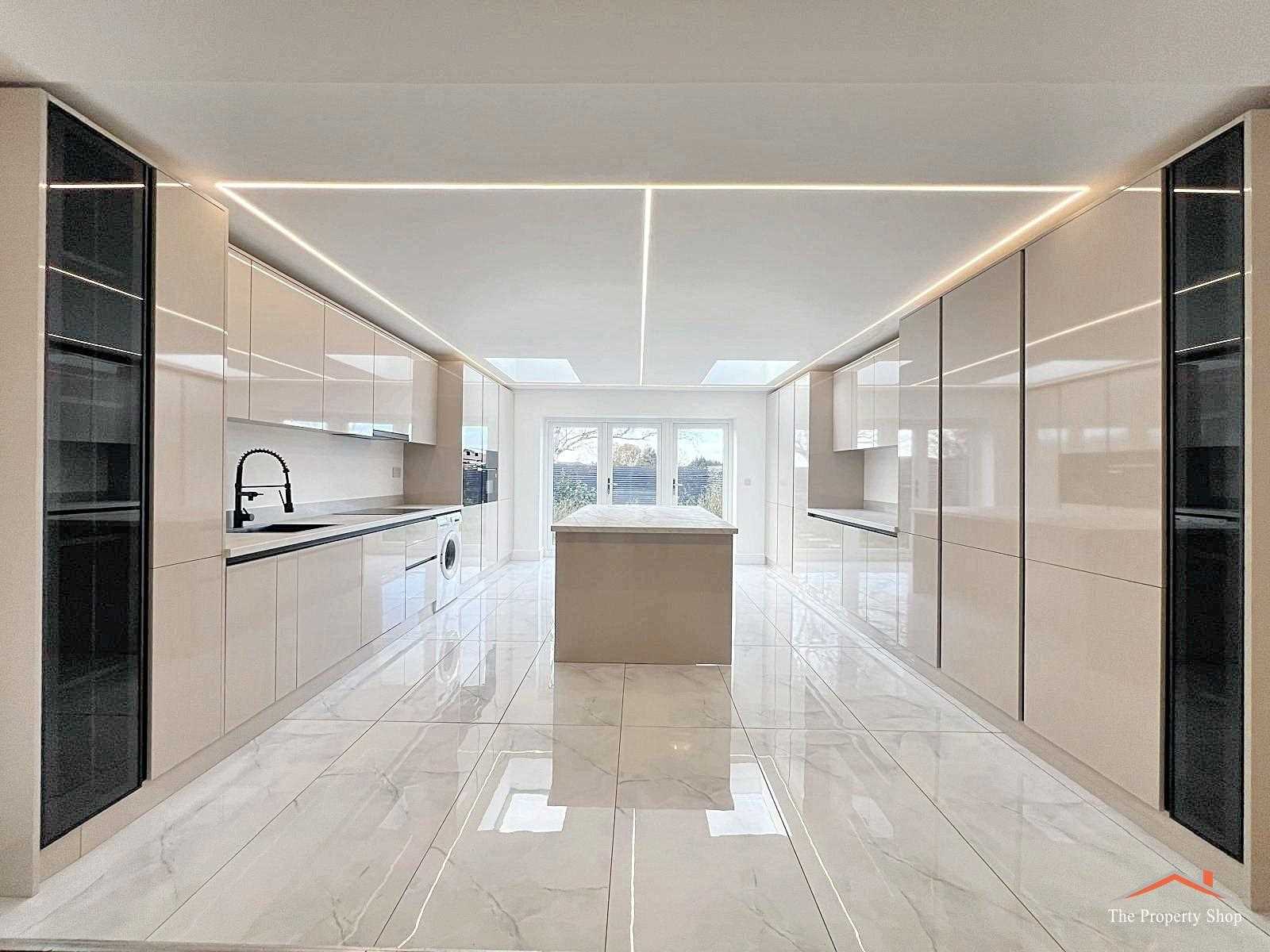 Bullhead Rd, Borehamwood - Picture 3