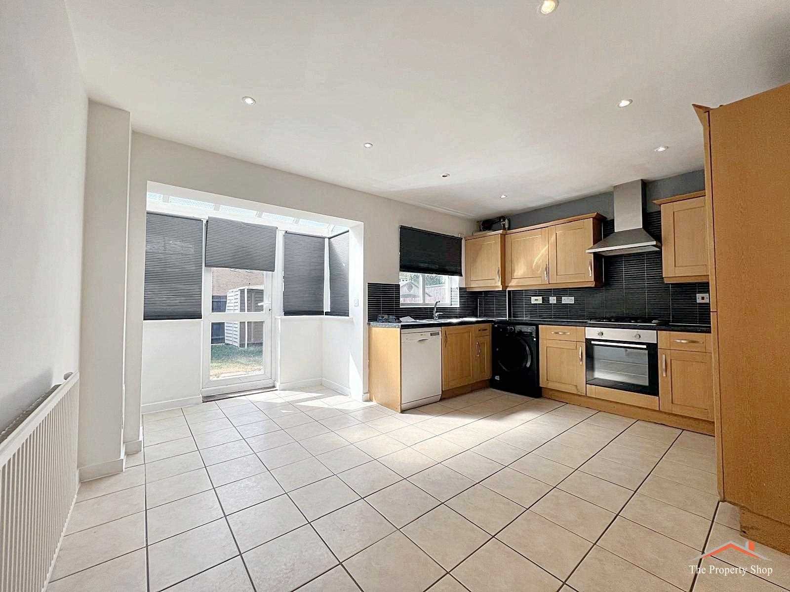 De Havilland Road - Picture 2