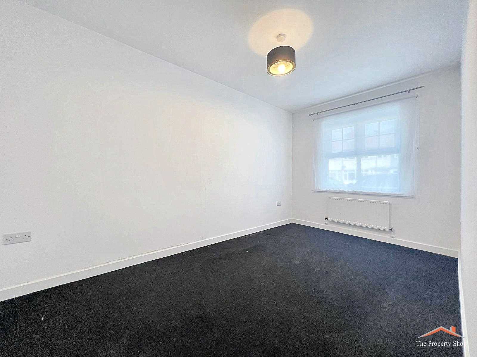 De Havilland Road - Picture 4