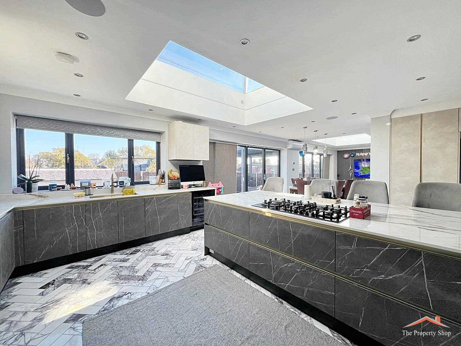 Highview Avenue - Picture 2