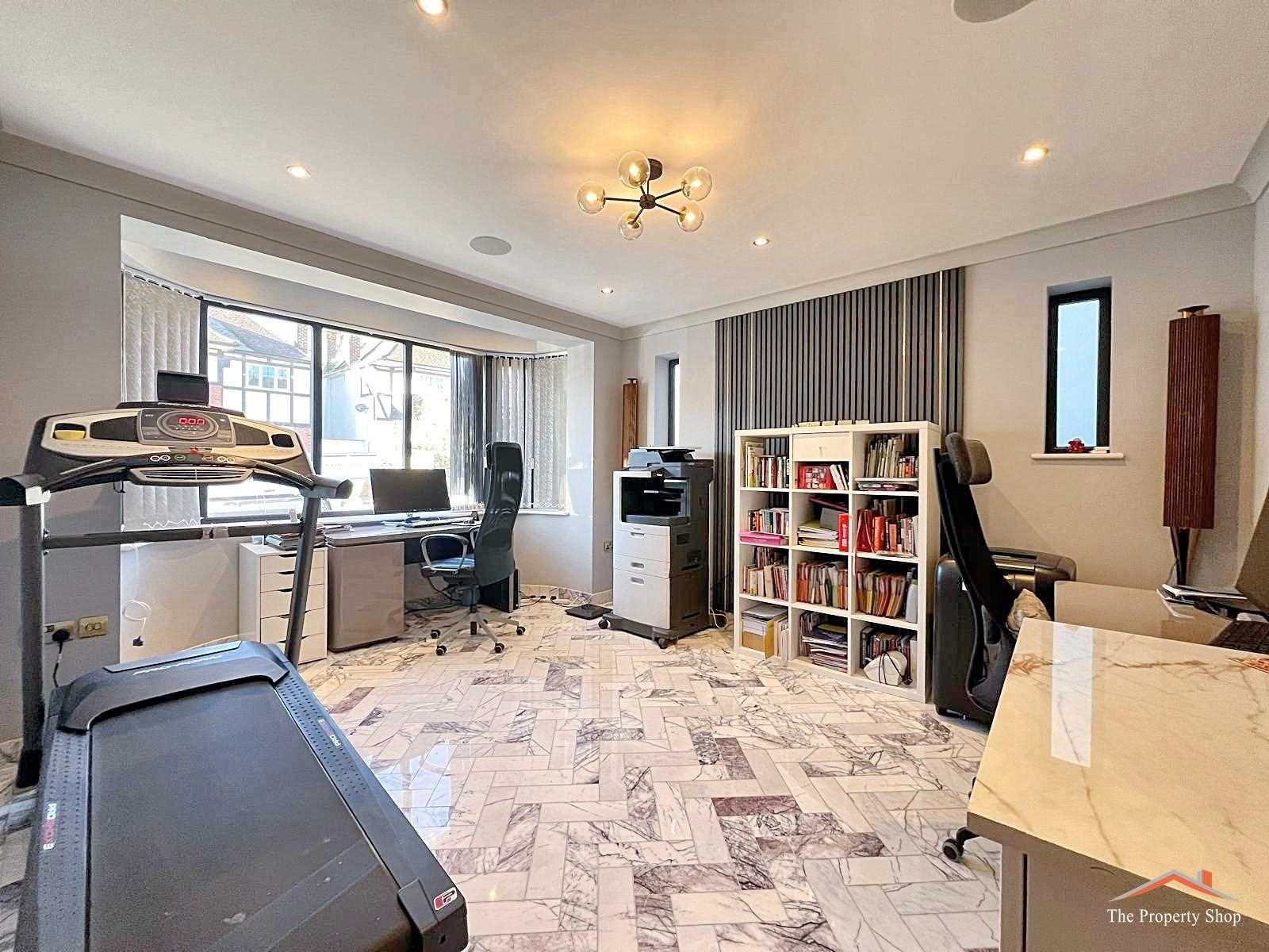 Highview Avenue - Picture 8