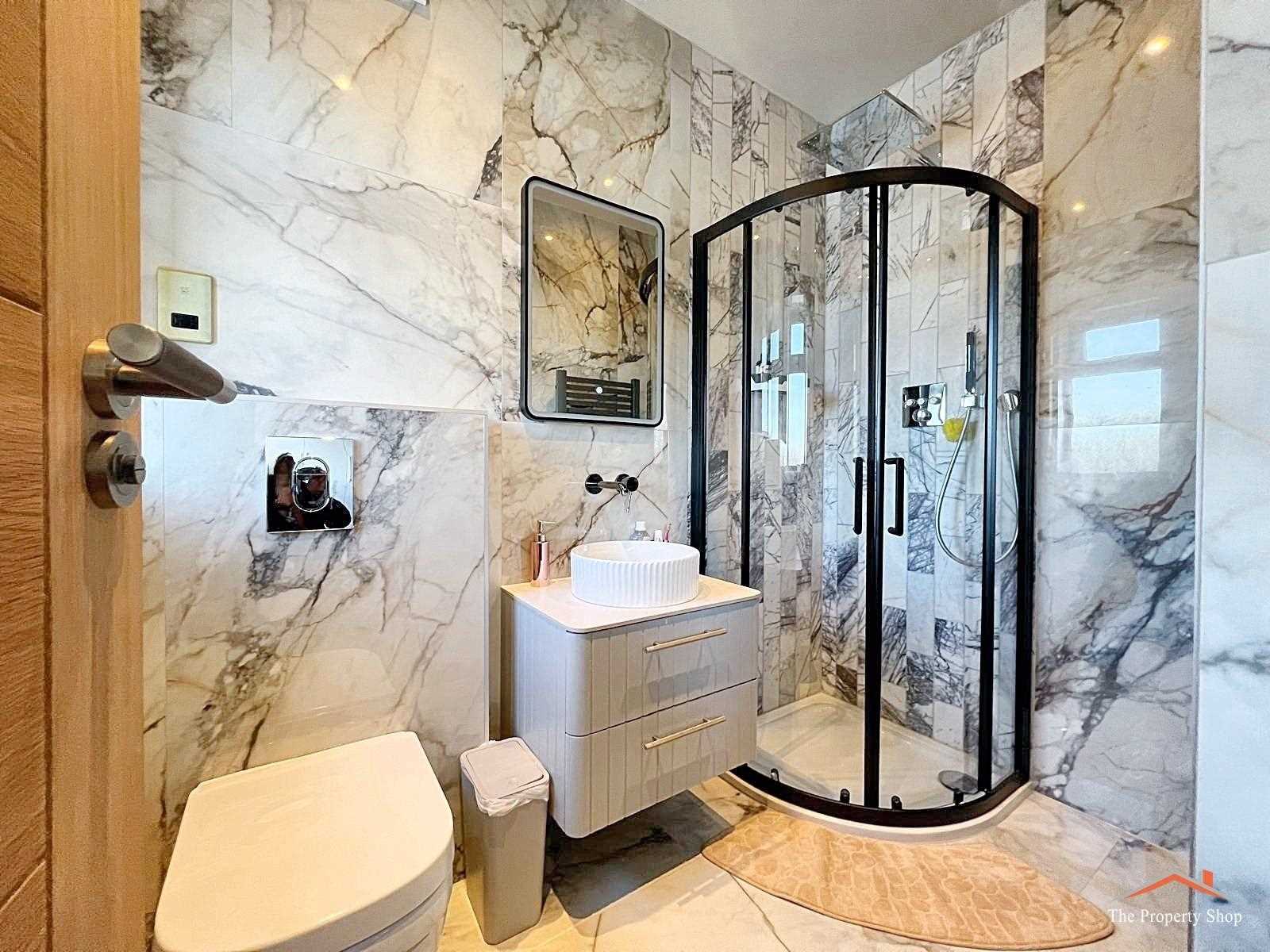 Highview Avenue - Picture 13