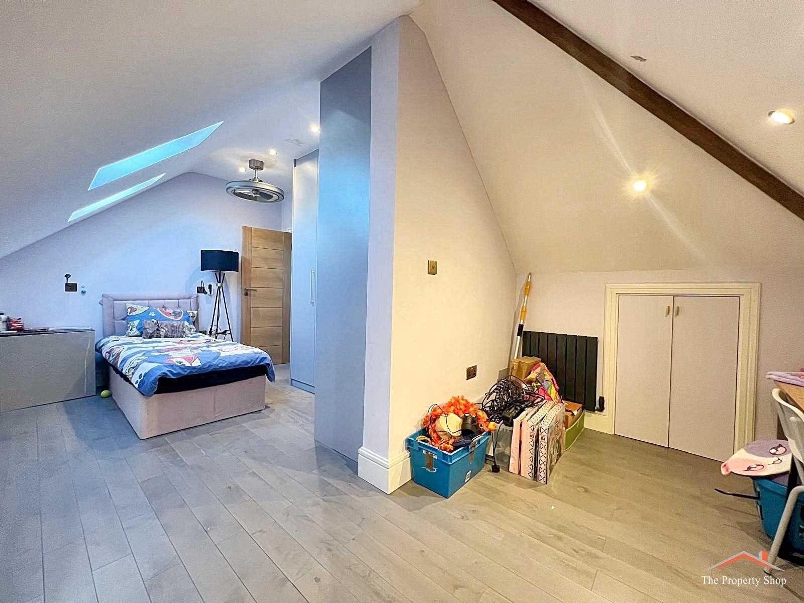 Highview Avenue - Picture 18