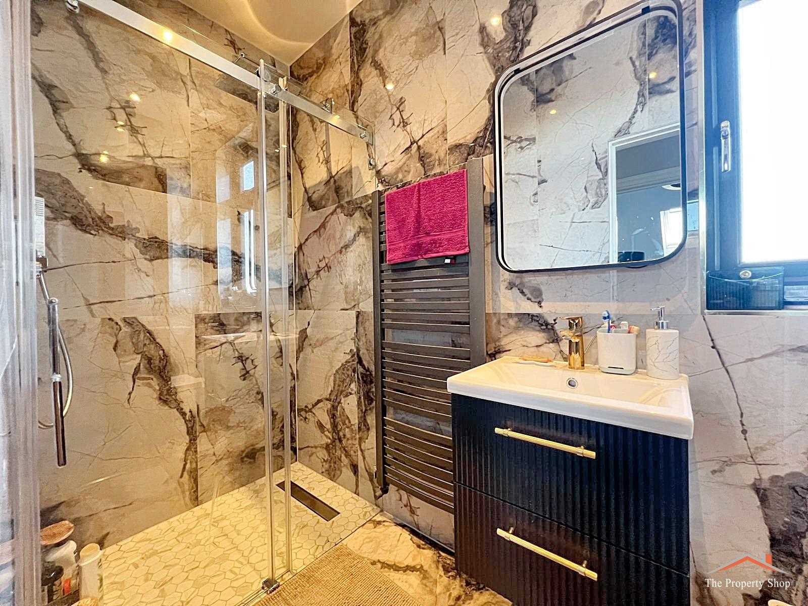 Highview Avenue - Picture 19