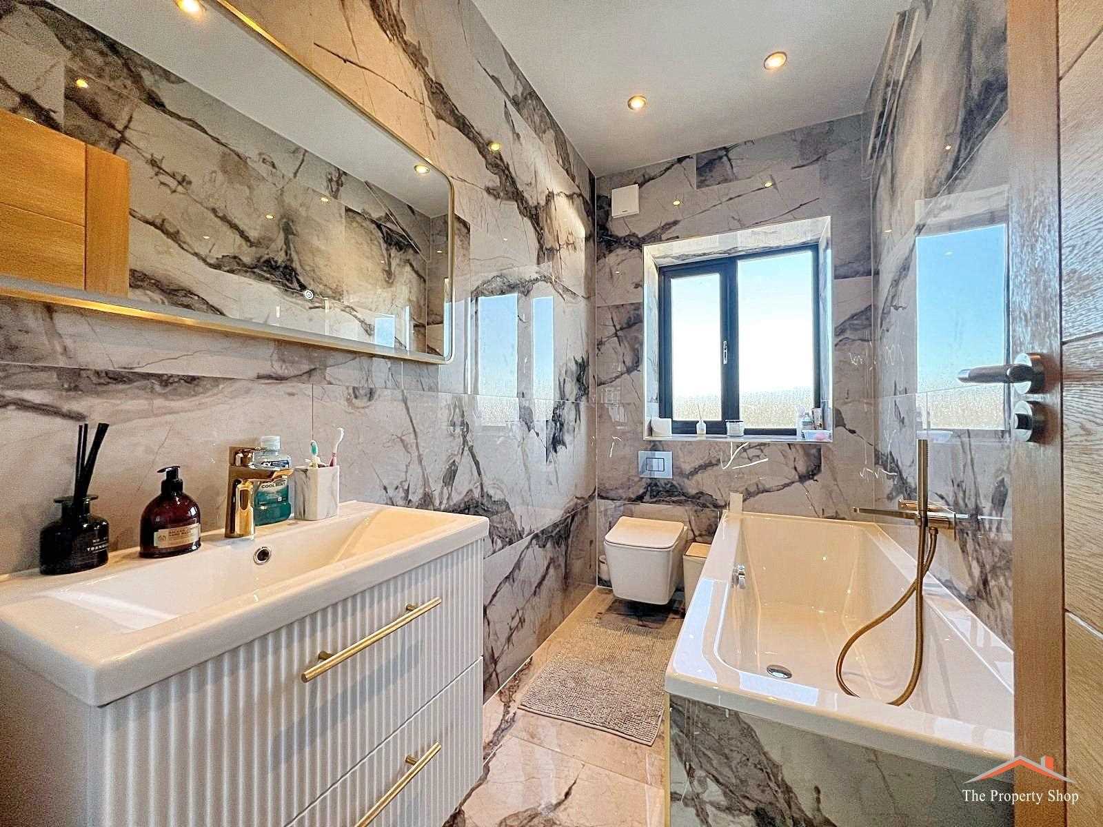 Highview Avenue - Picture 20