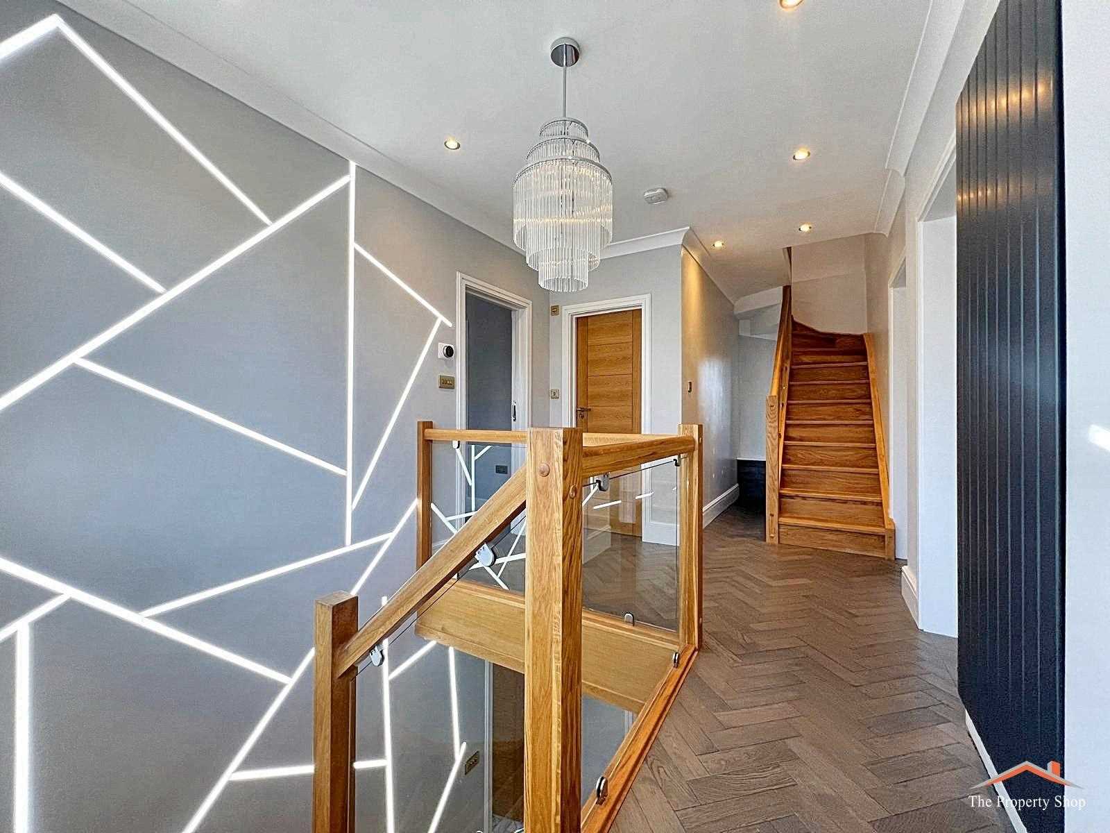 Highview Avenue - Picture 25