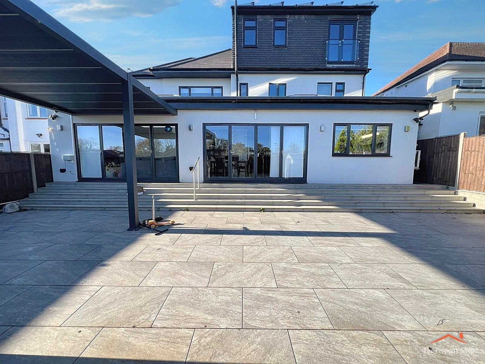 Highview Avenue - Picture 27