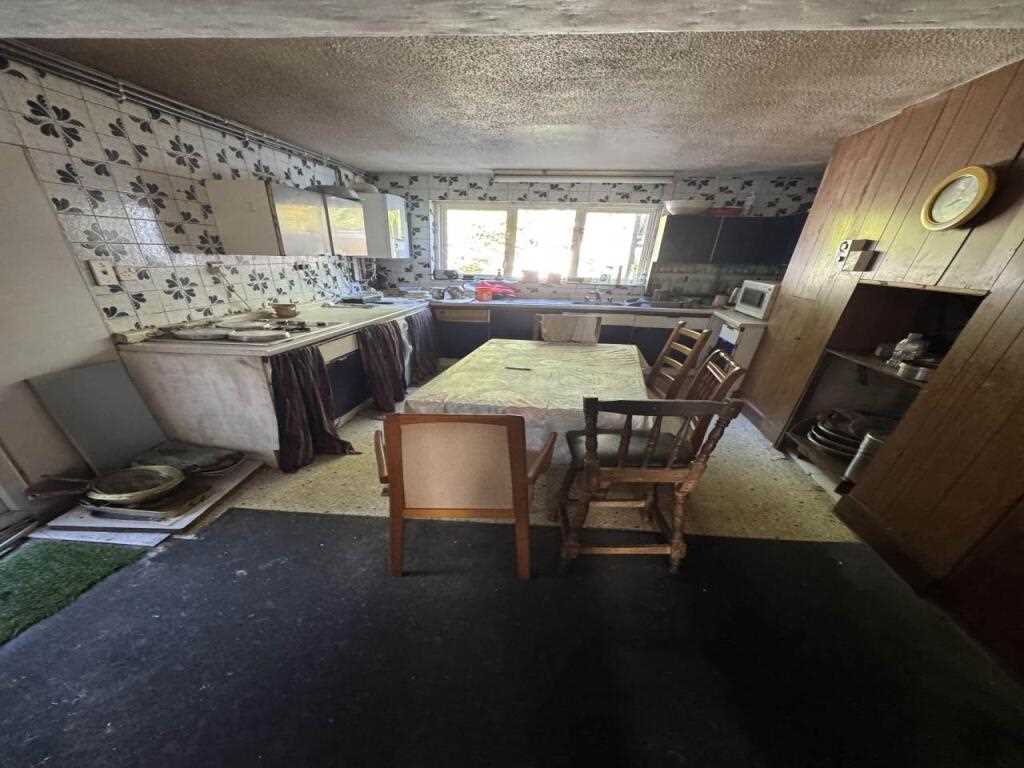 Squires Lane - Picture 2