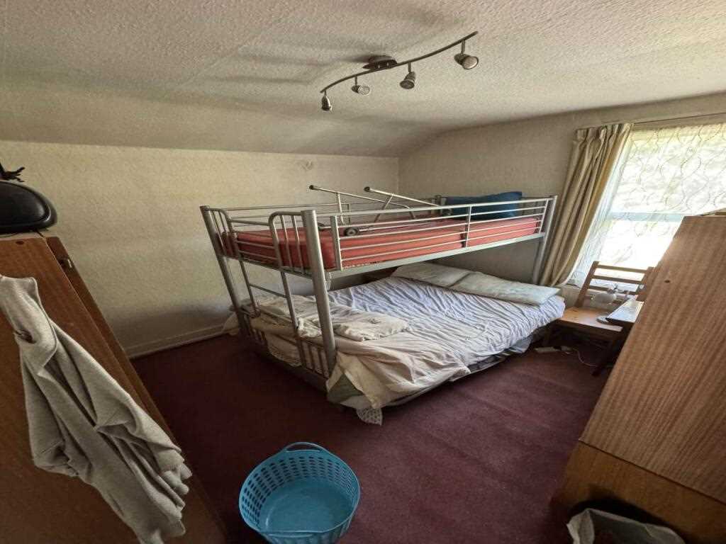 Squires Lane - Picture 5