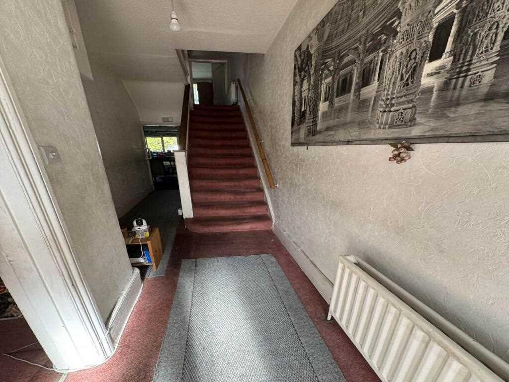 Squires Lane - Picture 9