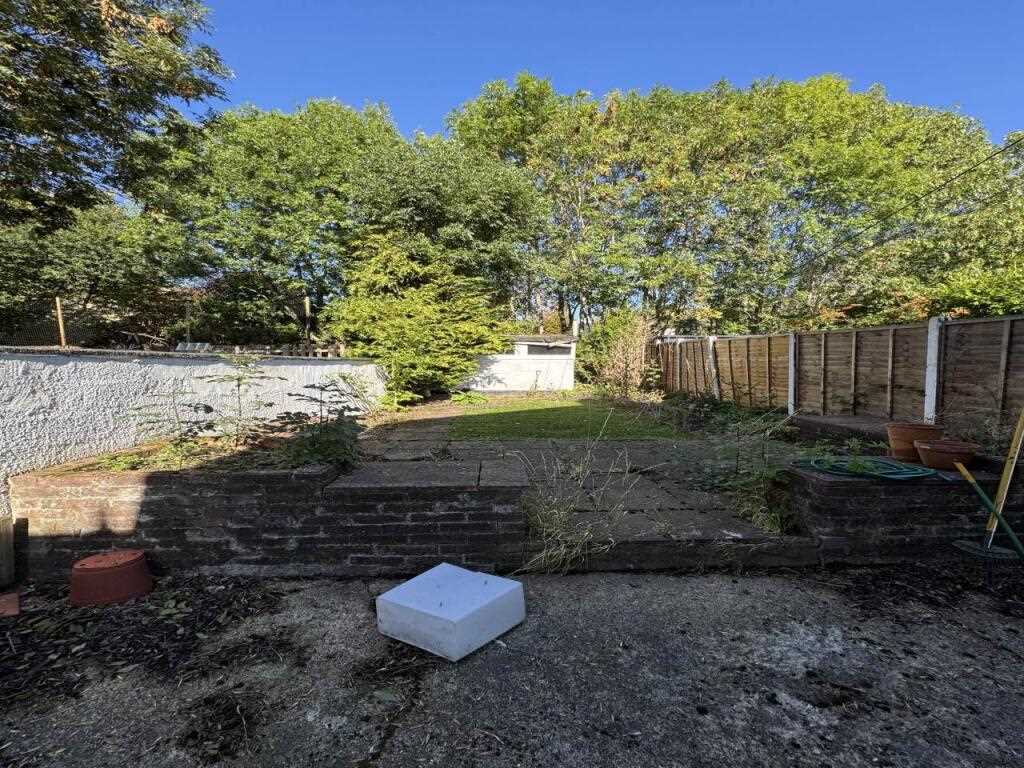 Squires Lane - Picture 10