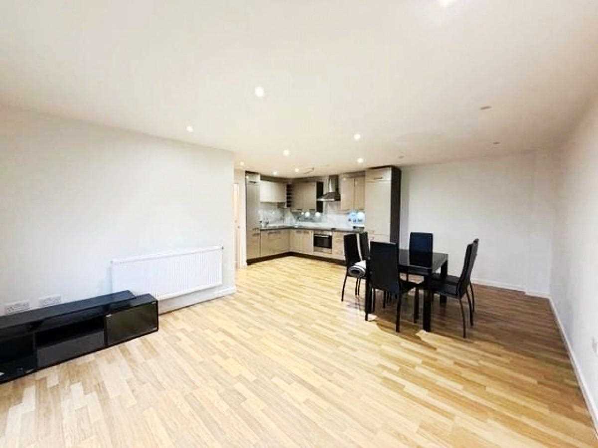 Bletchley Court - Picture 5