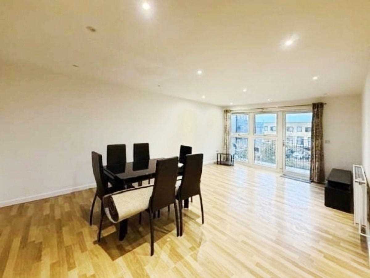 Bletchley Court - Picture 6