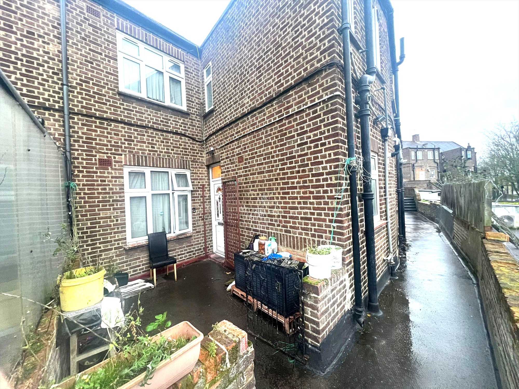 Belmont Circle, Harrow, - Picture 4