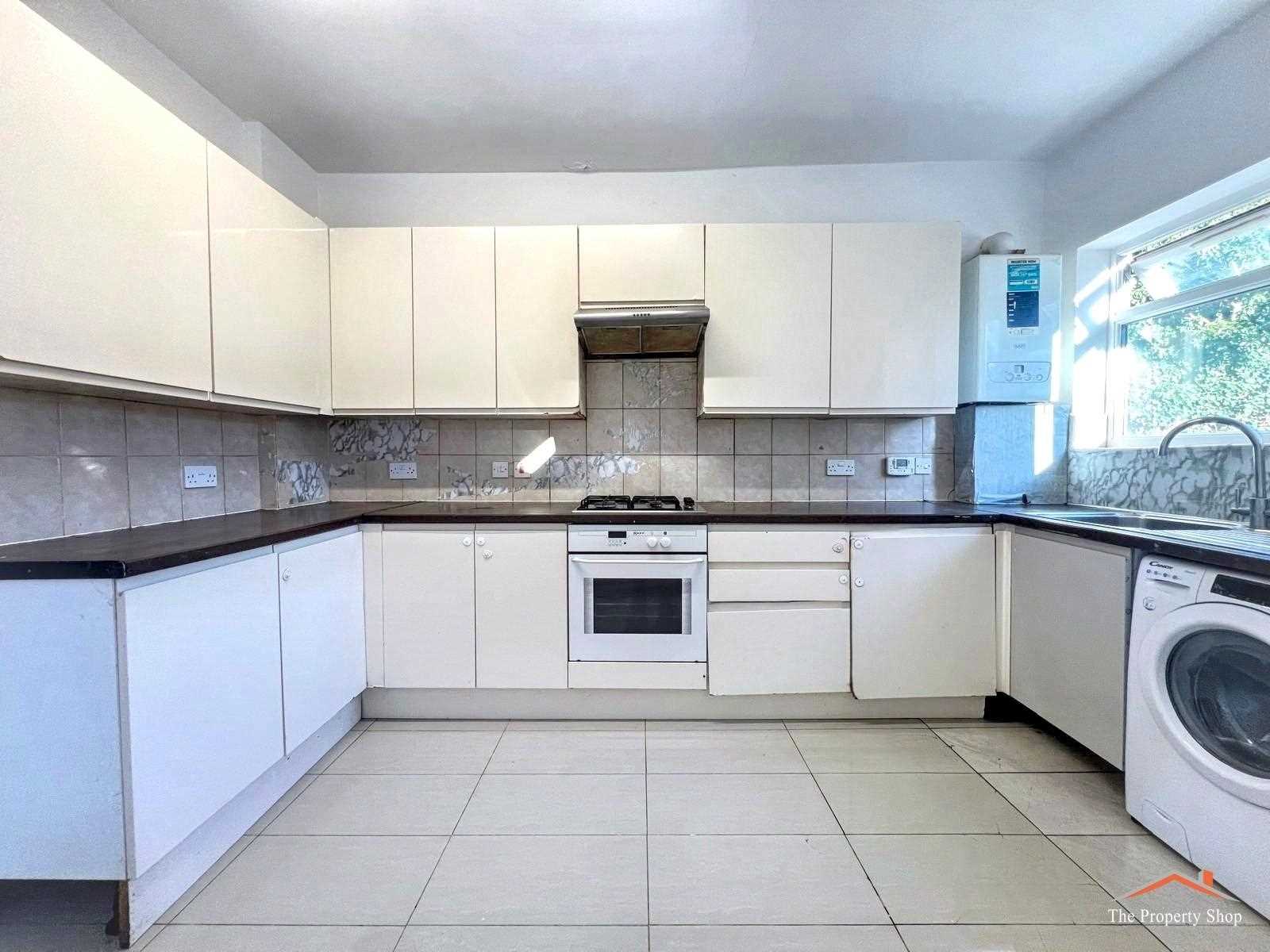 Elmgate Gardens - Picture 2