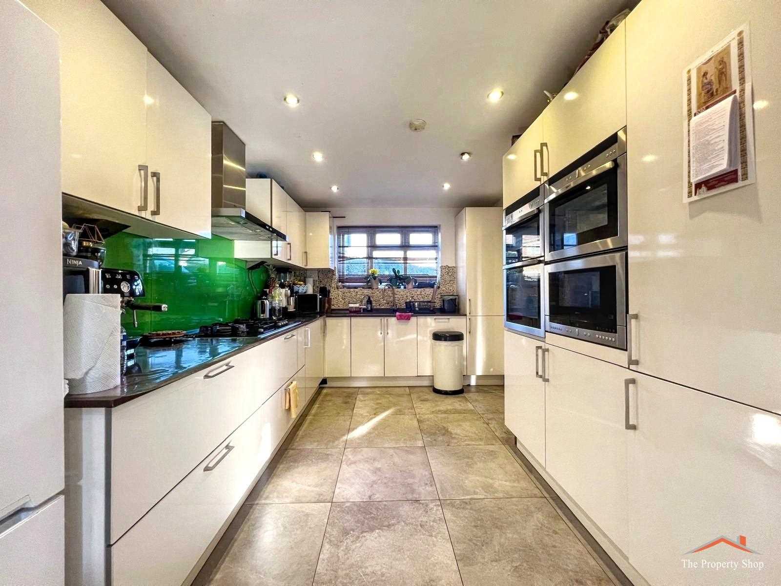 Charlbury Avenue - Picture 3