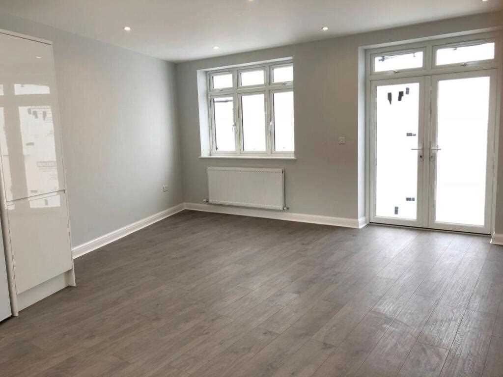 Milford Gardens, Edgware - Picture 3