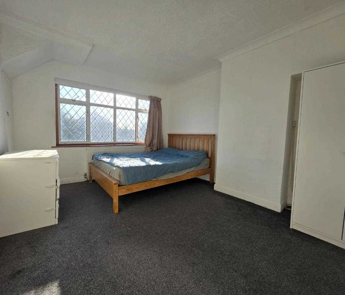 Darcy Drive, Harrow, Middlesex - Picture 3