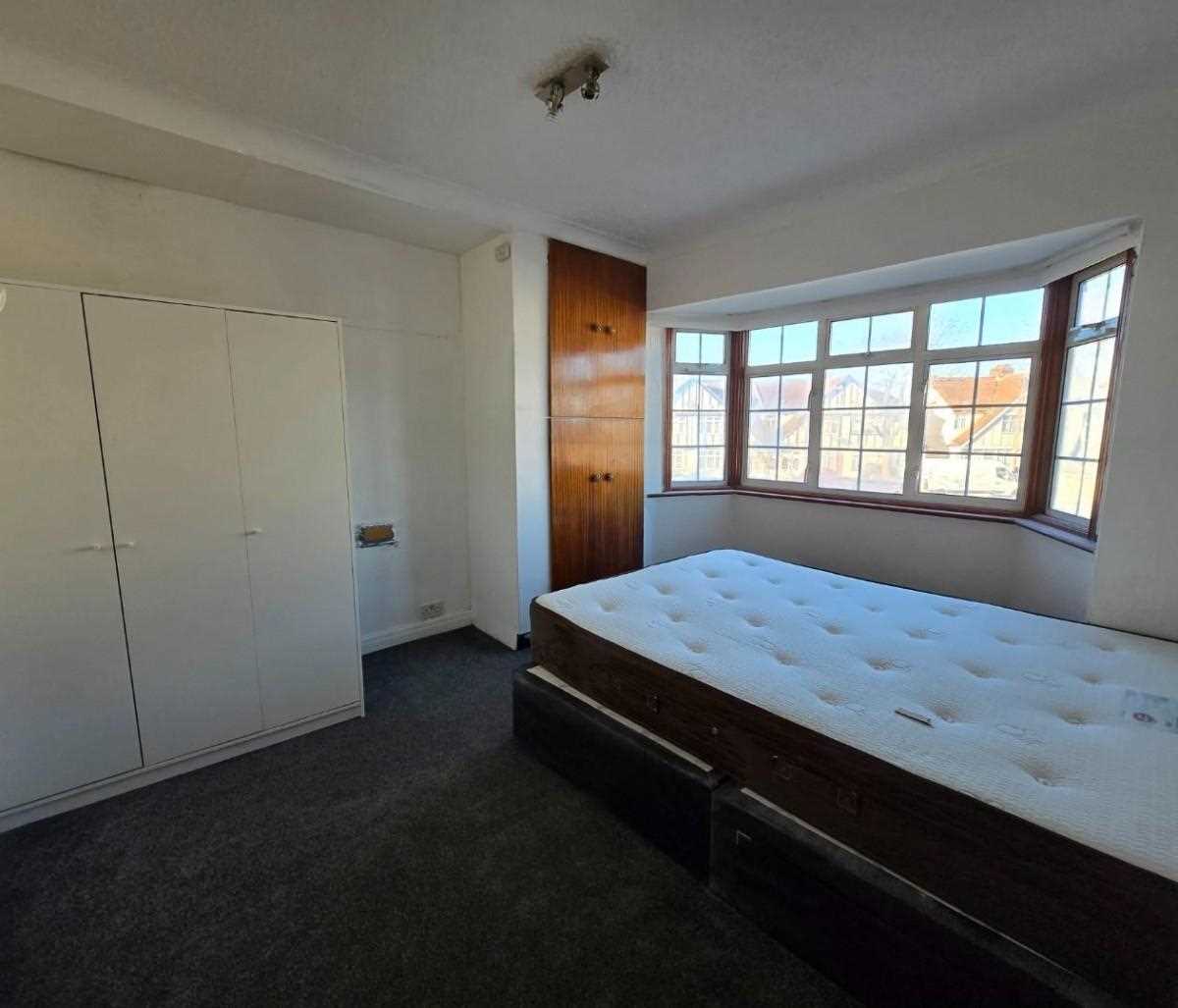 Darcy Drive, Harrow, Middlesex - Picture 5