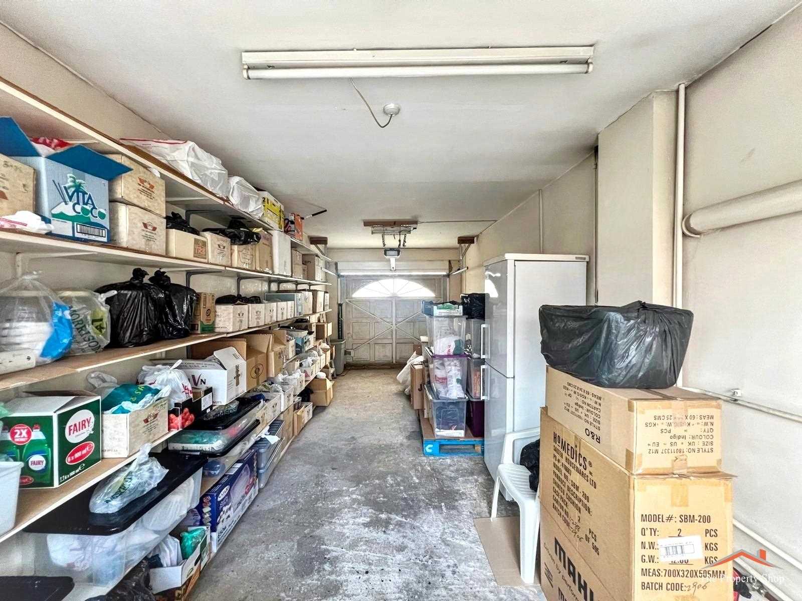 Camrose Avenue, - Picture 17