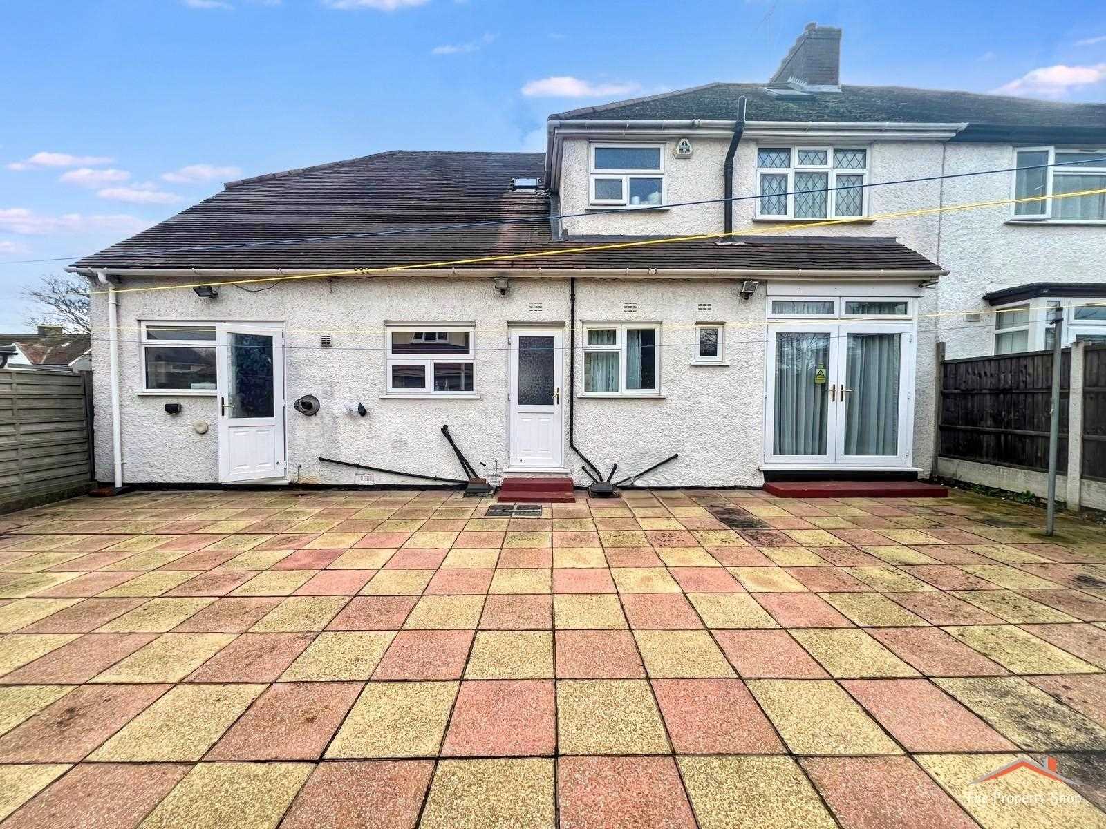 Camrose Avenue, - Picture 18