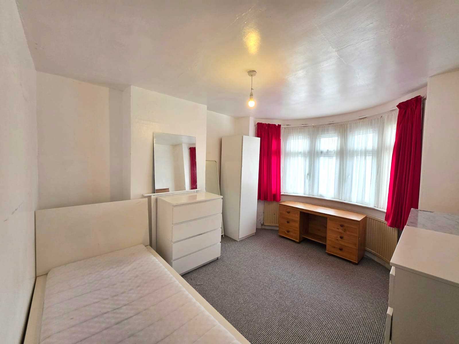 Grove Crescent - Picture 8