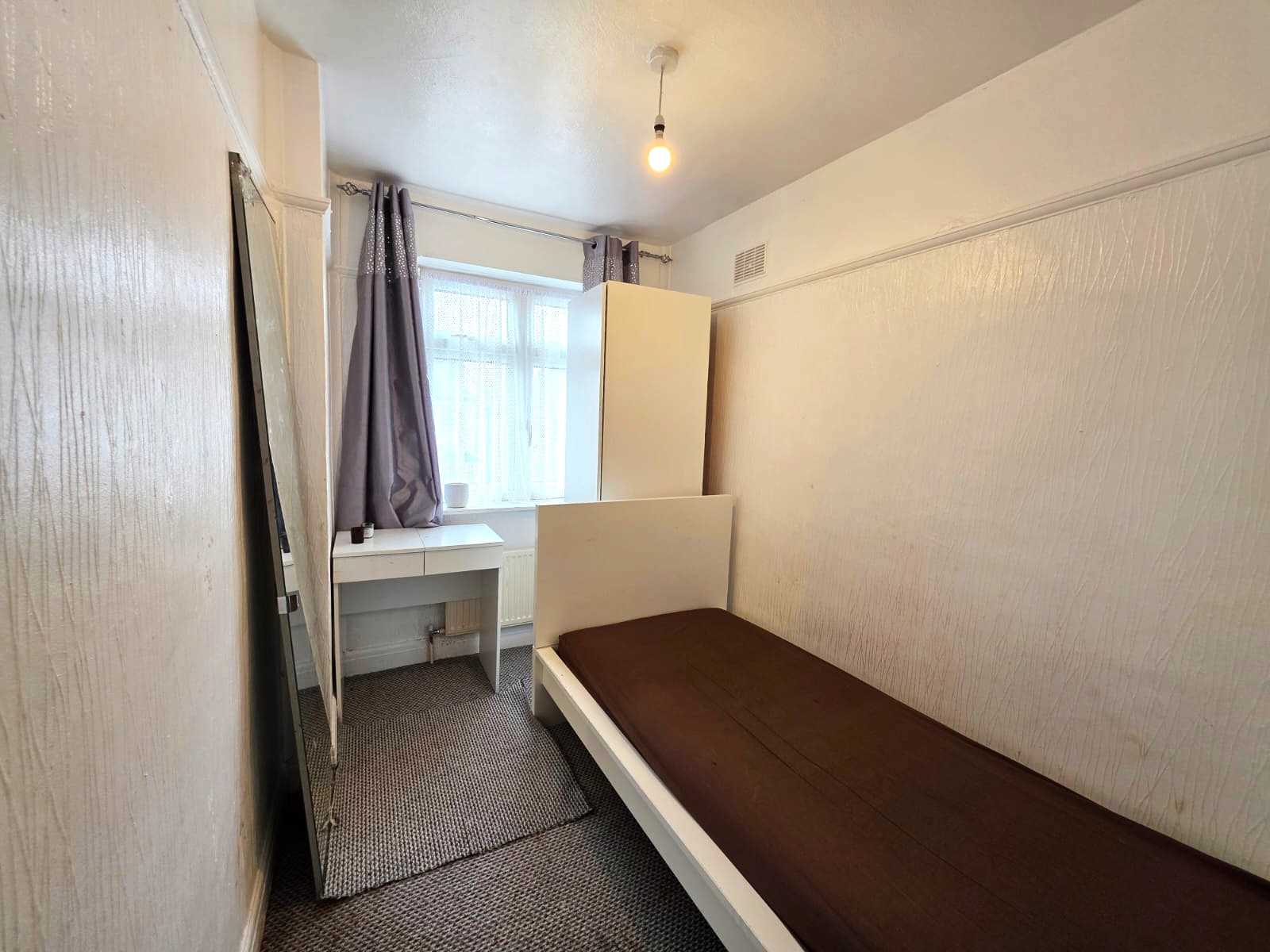 Grove Crescent - Picture 9