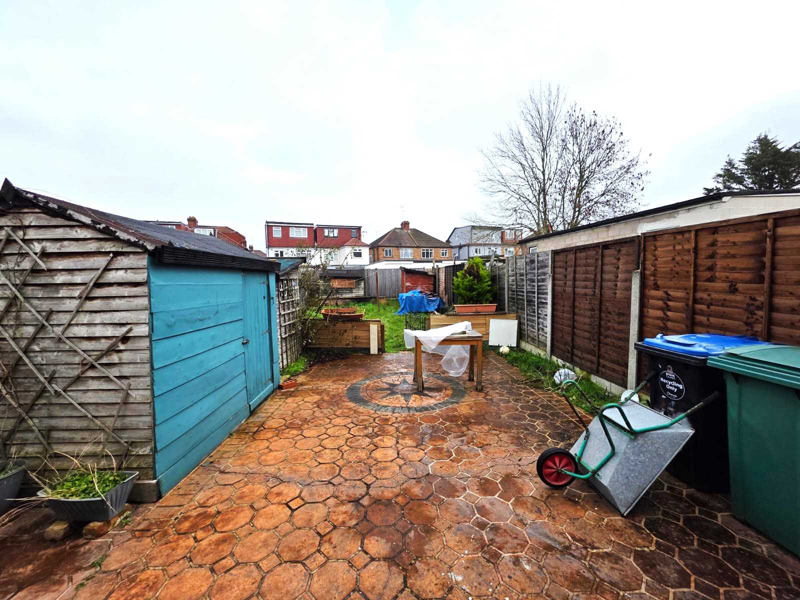 Grove Crescent - Picture 12