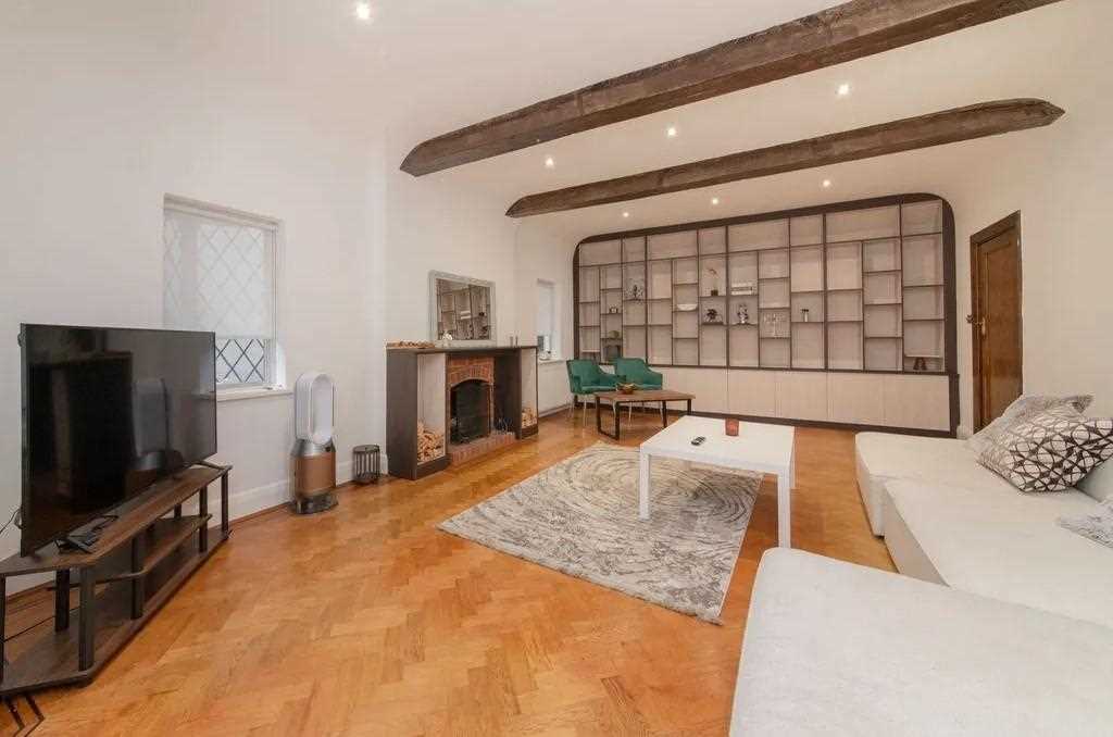 Canons Drive - Picture 2