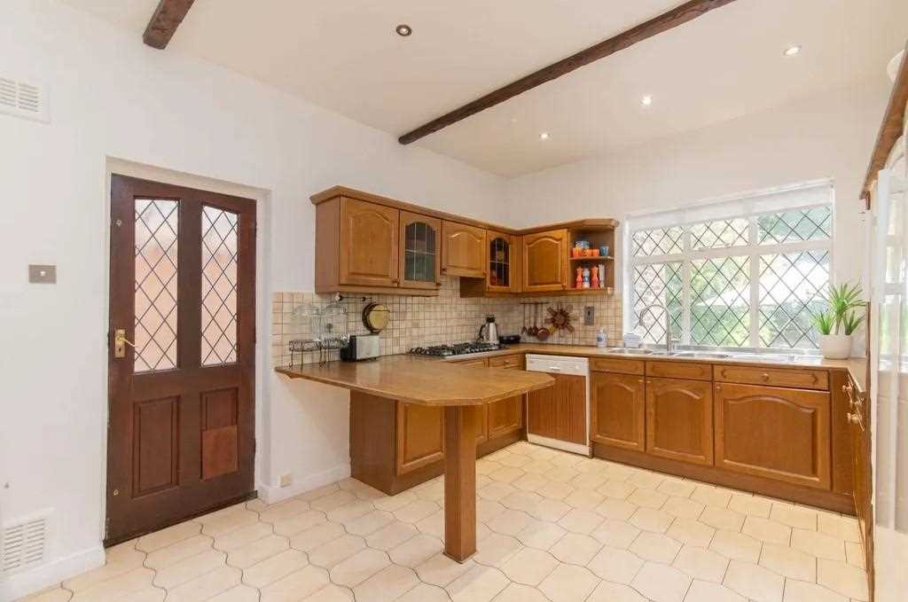 Canons Drive - Picture 3