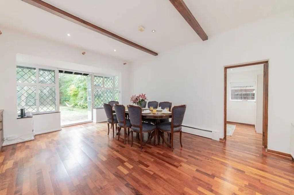 Canons Drive - Picture 4