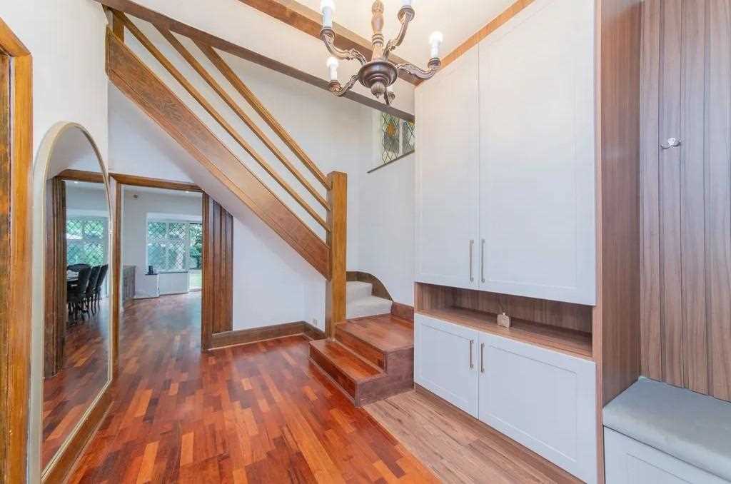 Canons Drive - Picture 6