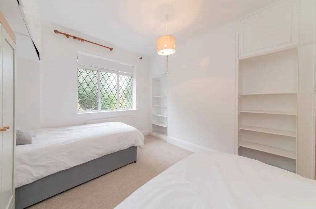 Canons Drive - Picture 8