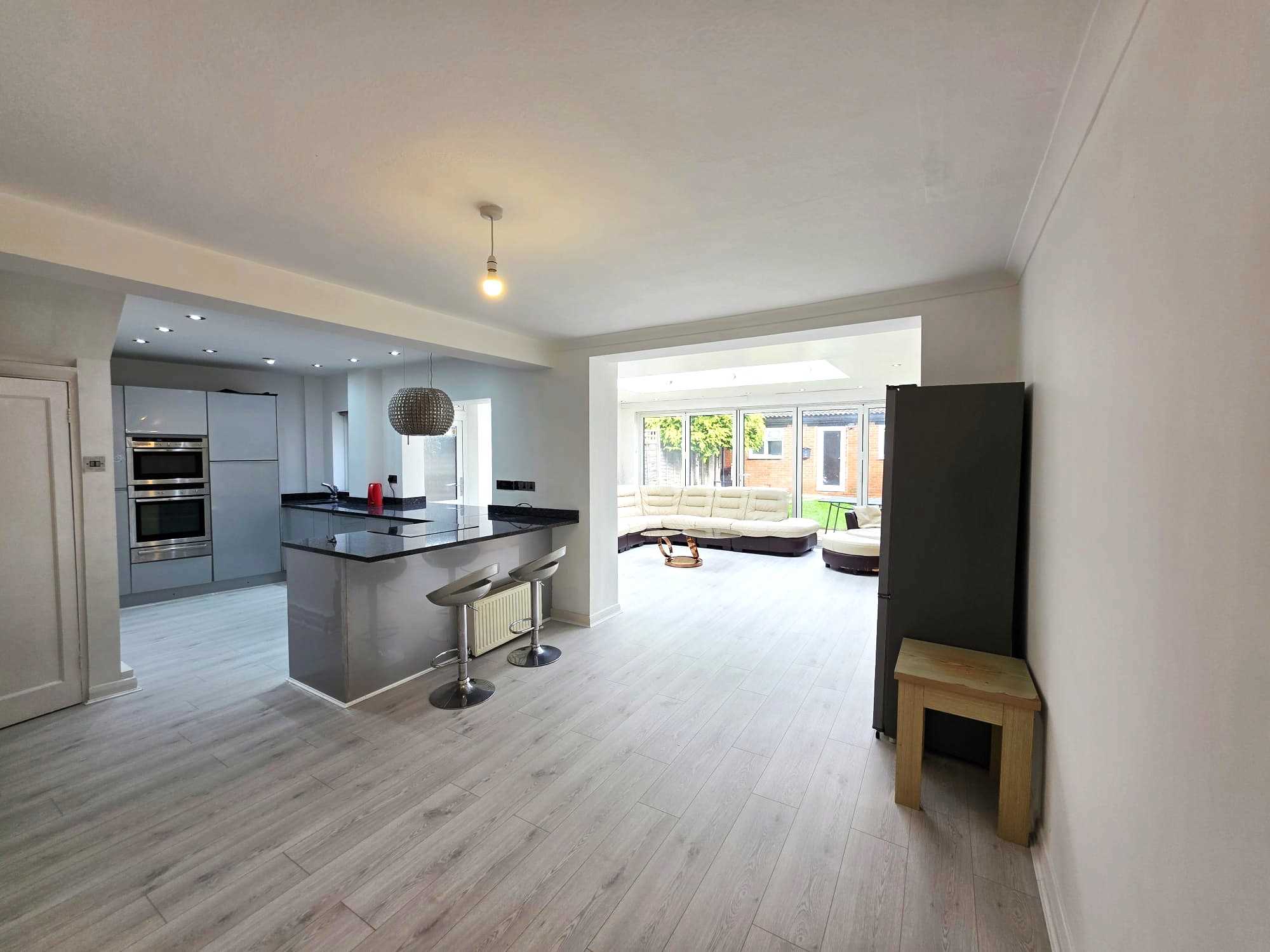 Alders Road - Picture 3