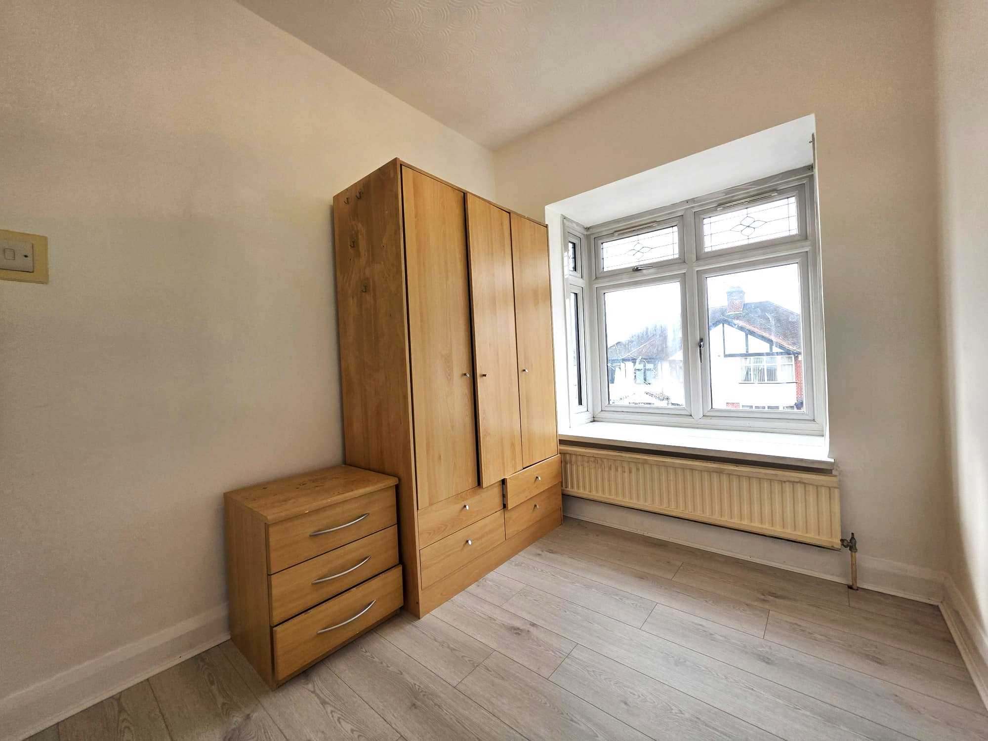 Alders Road - Picture 13