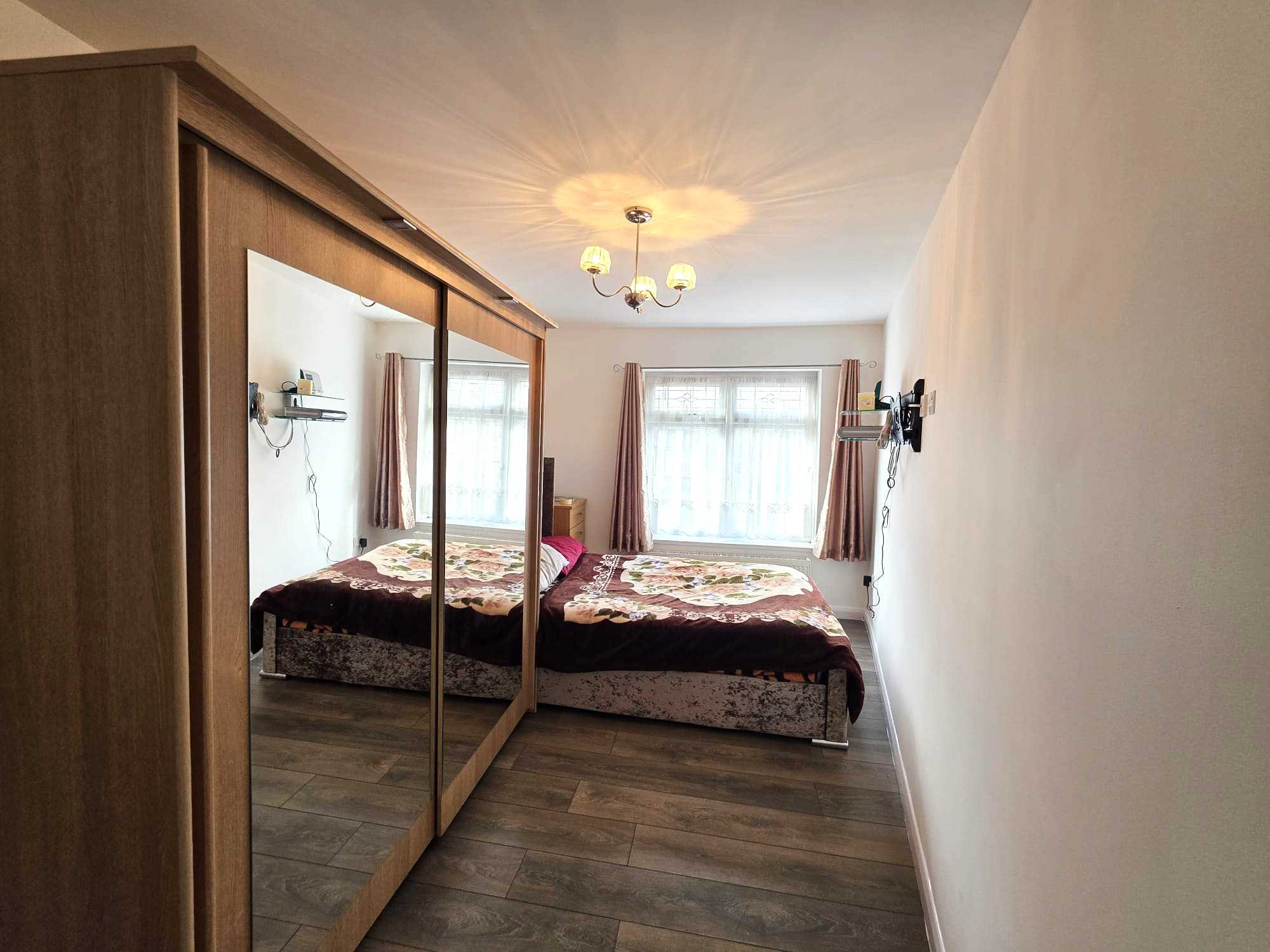 Alders Road - Picture 14