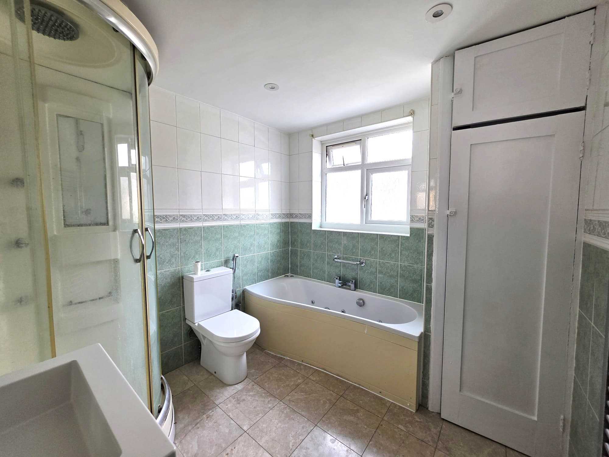 Alders Road - Picture 16