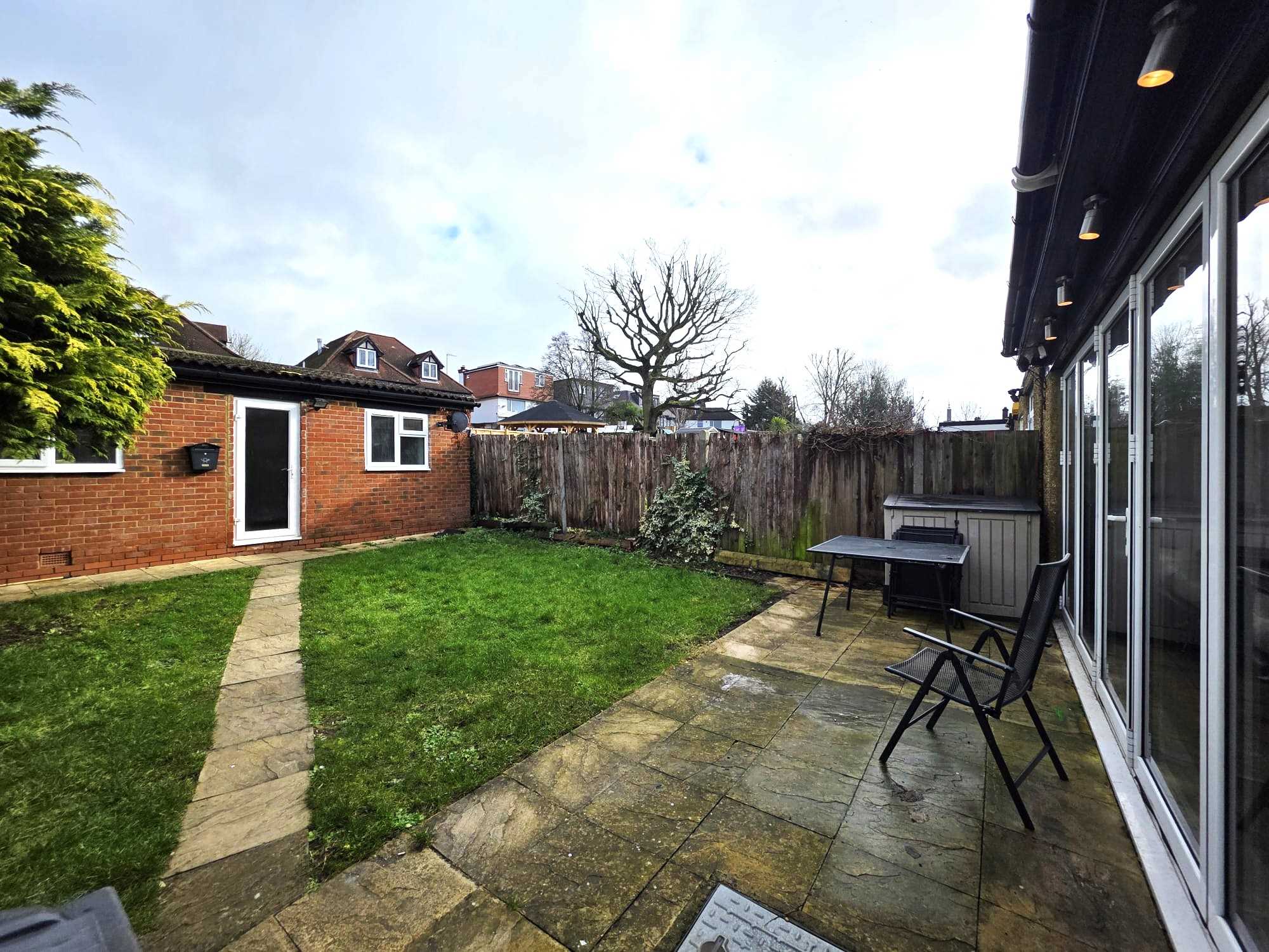 Alders Road - Picture 17