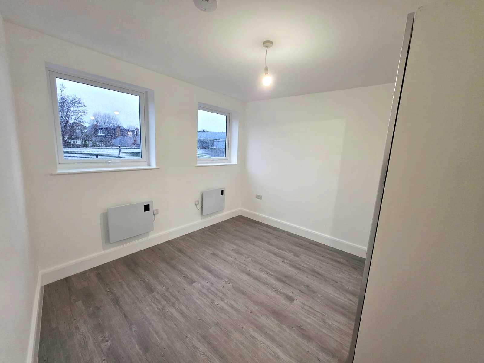 Golders Green Road - Picture 7