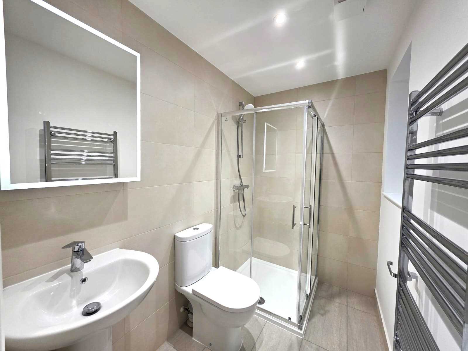 Golders Green Road - Picture 9