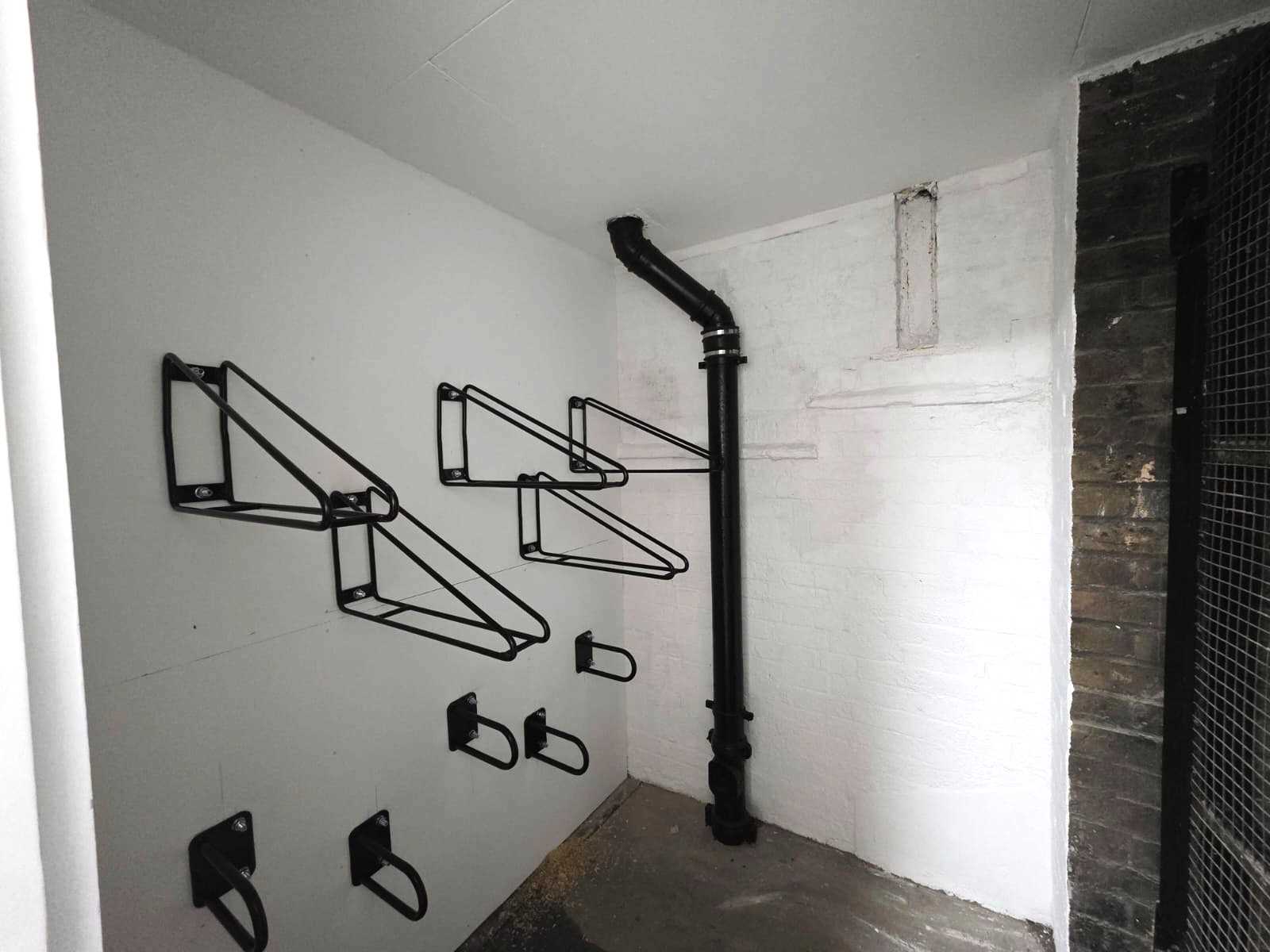 Golders Green Road - Picture 10