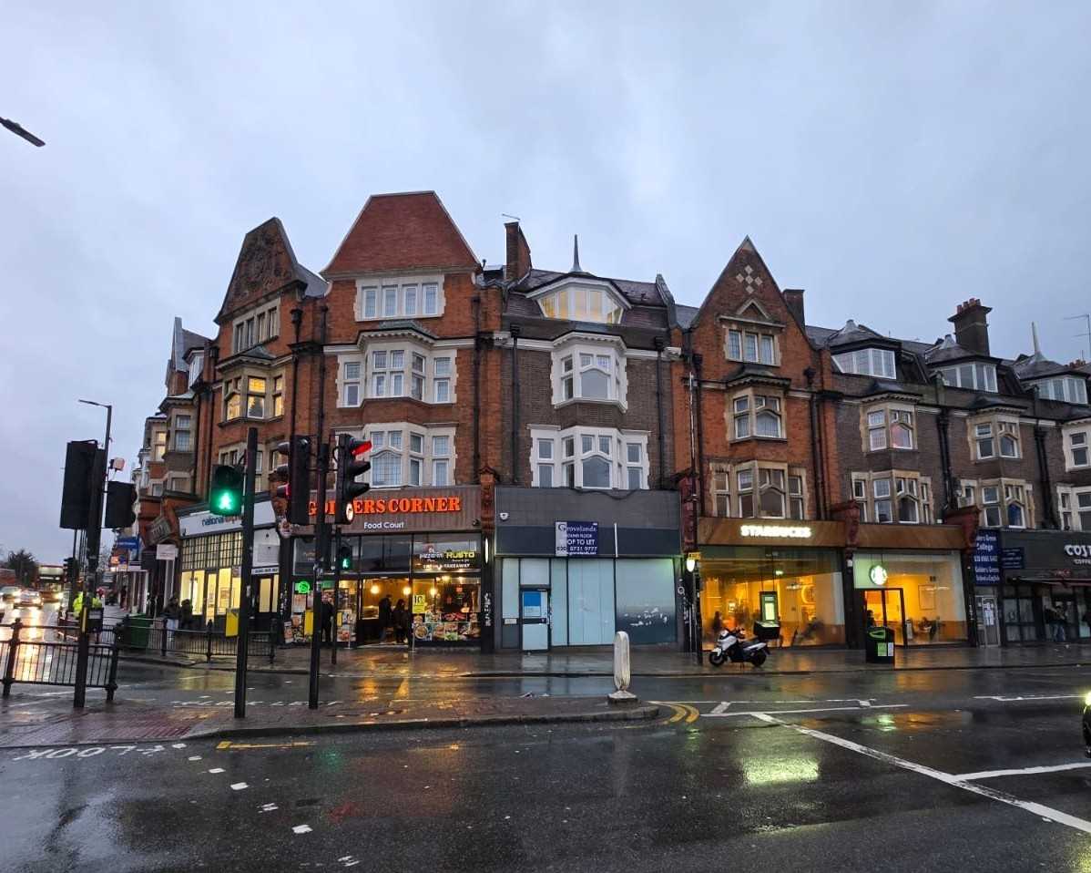 Golders Green Road - Picture 1