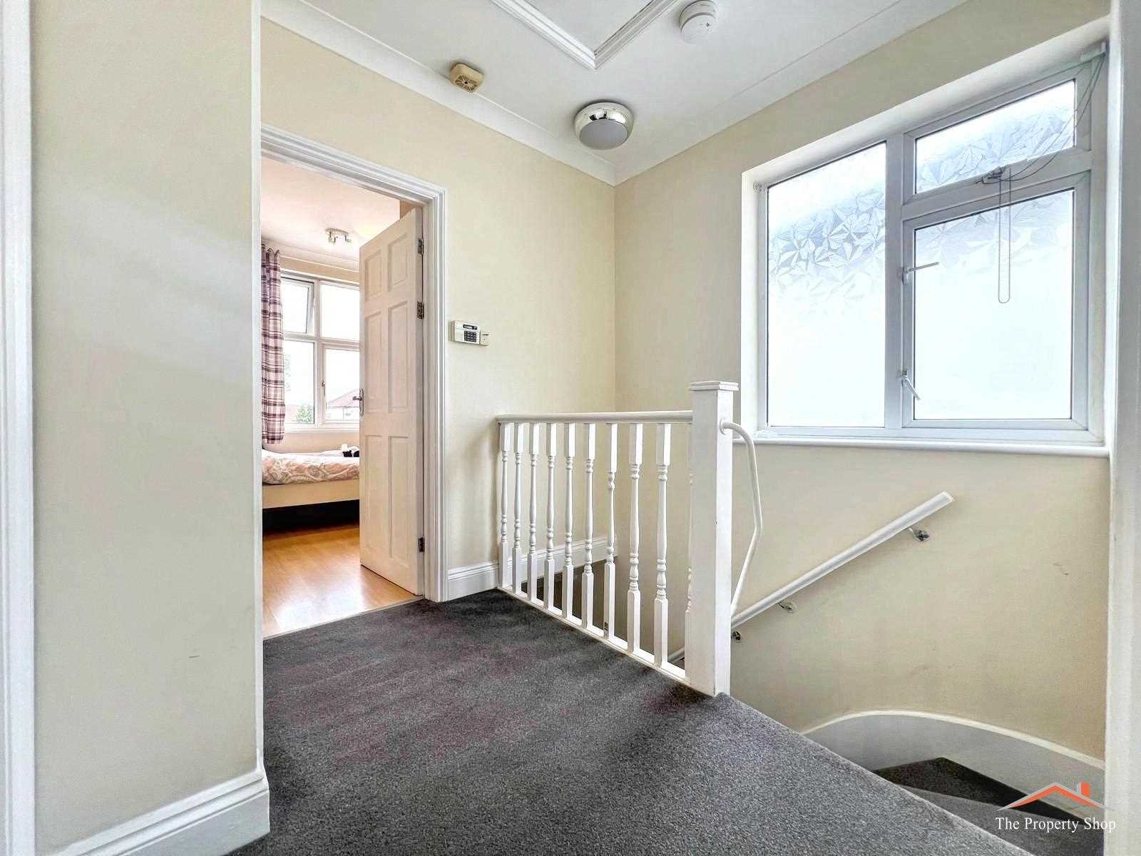 Mayfield Avenue - Picture 9