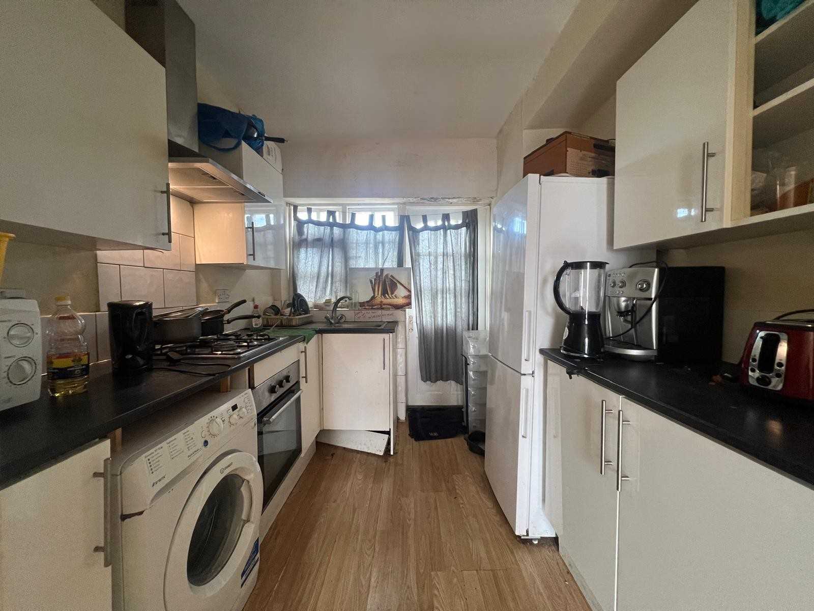 Camrose Avenue - Picture 3