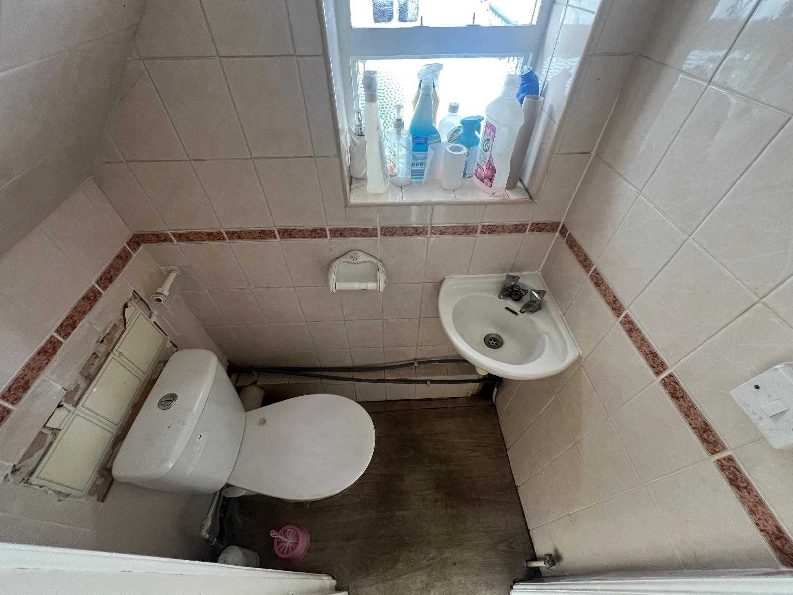 Camrose Avenue - Picture 7