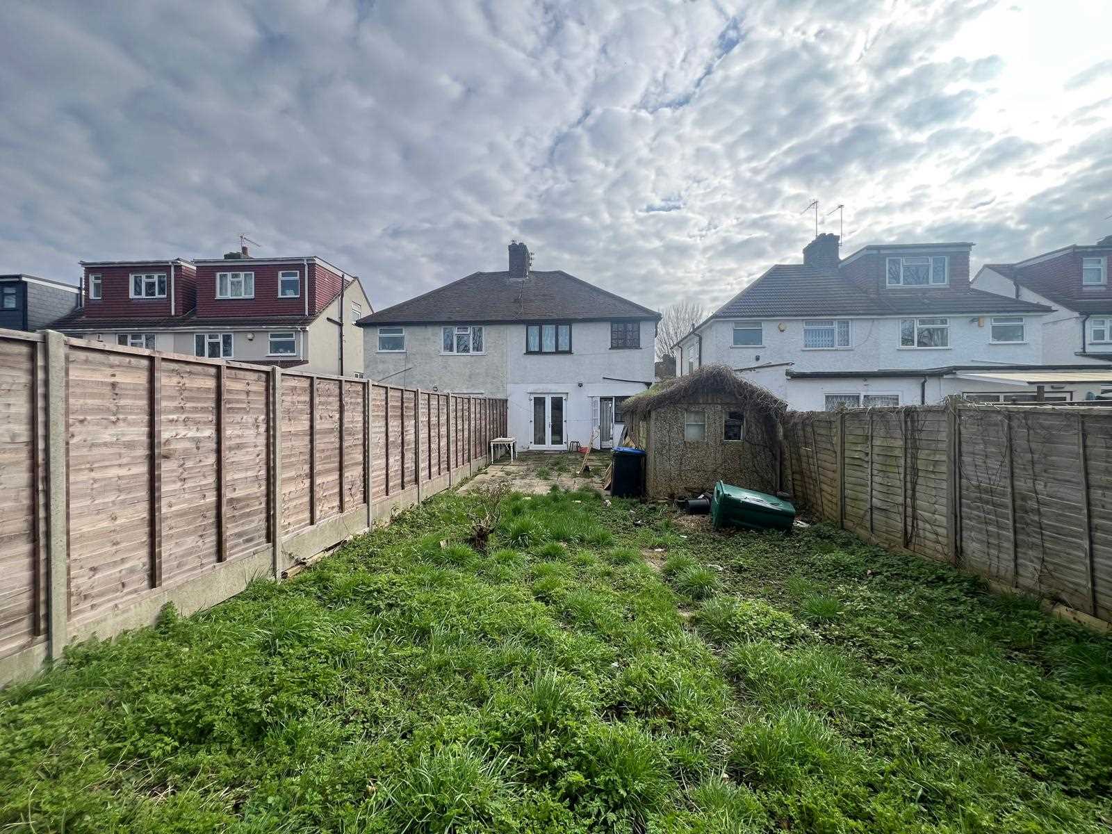 Camrose Avenue - Picture 9