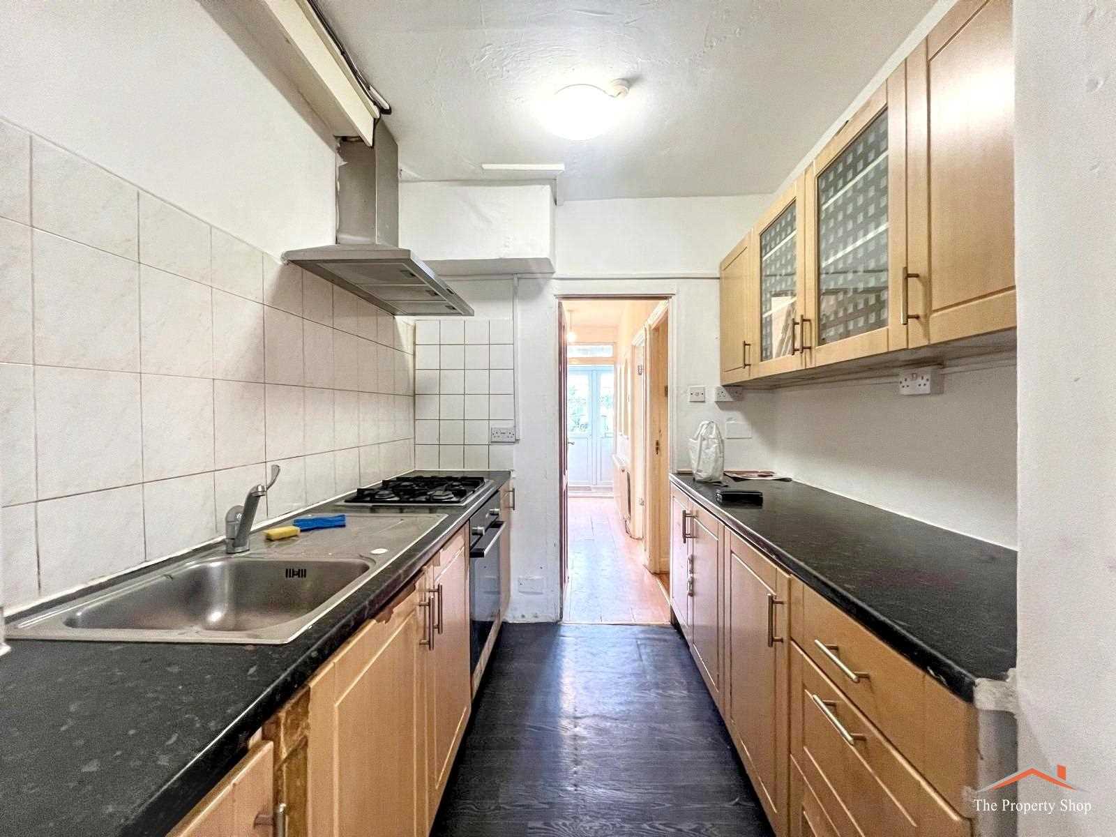 De Havilland Road - Picture 4