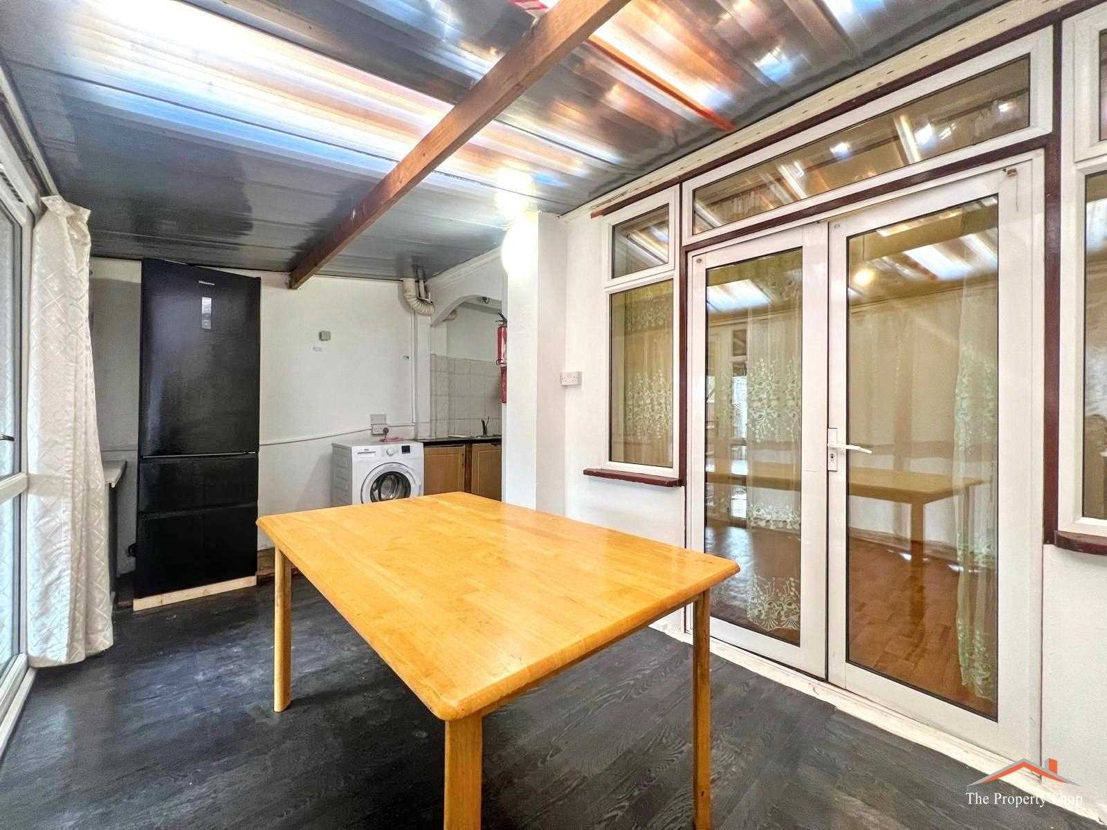 De Havilland Road - Picture 5