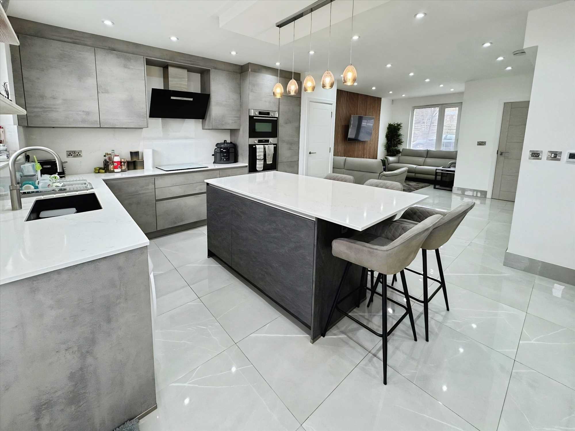 Camborne Road - Picture 2