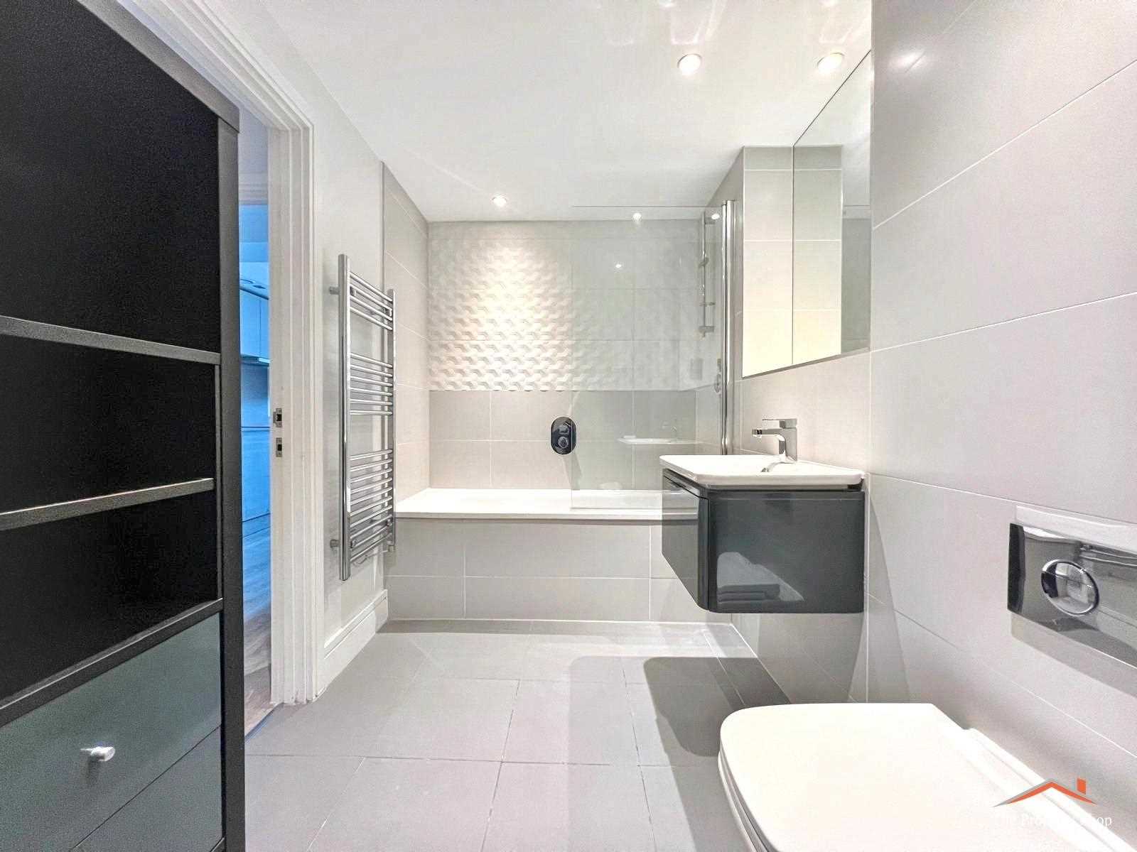 Station Road, - Picture 6